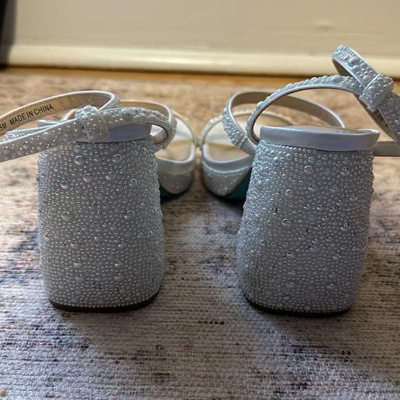 Betsey Johnson Denni White Pearl Platform Ankle Strap High Heels - Picture 3 of 7